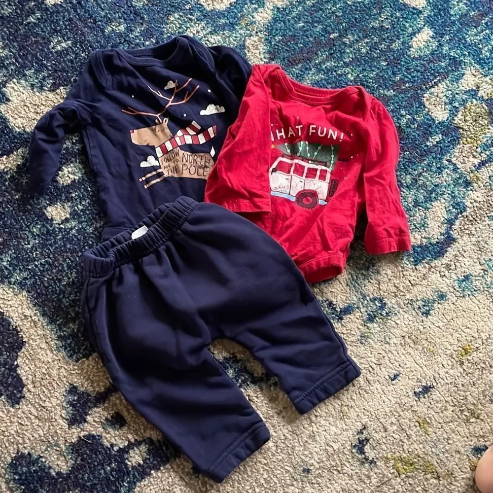 3 for $25 - bundle of 3 Babygap clothes